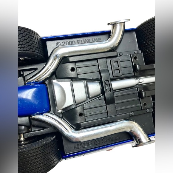 Vintage 2000 1966 Ford Mustang GT 350 Muscle Machines 1:18 Blue / White Stripes - Picture 10 of 12